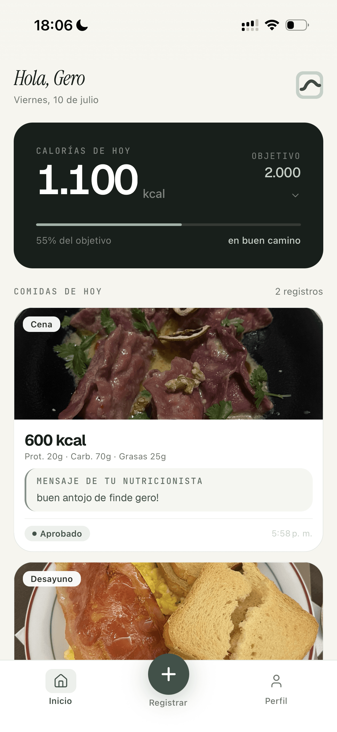 The app's daily screen showing calories against the day's goal and the first logged meal.