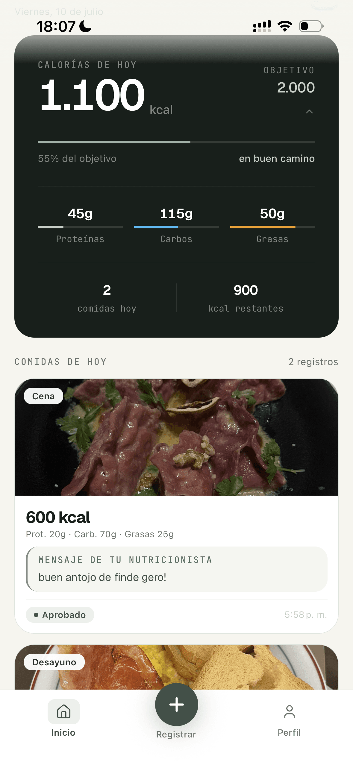 The day's summary in the app: calories consumed against the goal, protein, carbohydrates, fat and the number of meals logged.